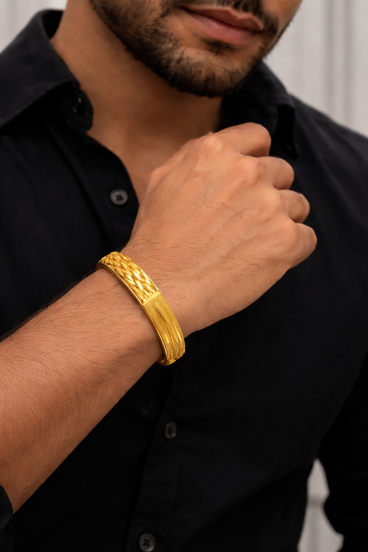 Regal Edge Gold Bracelet